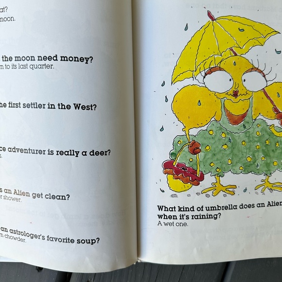 Space Jokes BOOK! Children’s read! Excellent! Must sell! - Picture 7 of 9